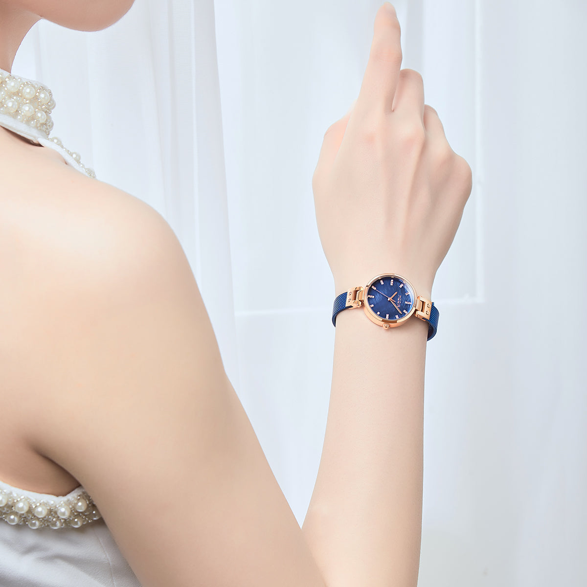 MEGIR Watches for Women Top Brand Fashion Ladies Wristwatch Waterproof Female Quartz Luxury Watch Montre Femme 7025